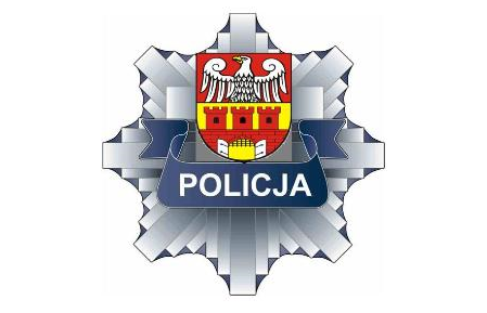 Grafika w kolorze przedstawiająca gwiazdę policyjną z herbem powiatu chodzieskiego